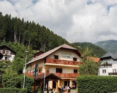 Khách sạn Guesthouse S (Luče, Slovenia)