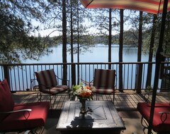 Koko talo/asunto Lovely 4 Bedroom Lakefront, Steps From Scenic Gold Country Lake, Open All Year! (Auburn, Amerikan Yhdysvallat)