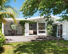 Entire House / Apartment Kuku Cottage. The Perfect Coastal Getaway. (Te Awanga, New Zealand)