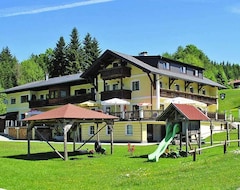 Otel Gasthof Waldfrieden (Oberwang, Avusturya)