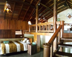 Istana Ombak Eco Resort (Pacitan, Endonezya)