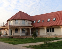 Nhà trọ Menyecskeház (Tiszakanyár, Hungary)