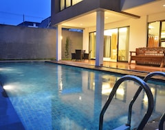 Hotel Cemara Villa 4 Bedroom With A Private Pool (Bandung, Indonesia)