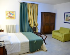 Khách sạn Villa Leuzzi (Salice Salentino, Ý)