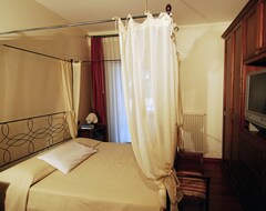 Hotel Casale Da Padeira (Naples, Italy)