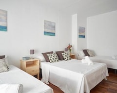 Bed & Breakfast GRAN VIA VALVERDE Apartaments & ROOMS PARKING (Madrid, Španjolska)