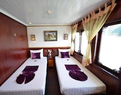 Hotel Imperial Legend Cruise Halong Bay (Hong Gai, Vietnam)