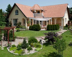 Khách sạn Irina Haus (Gyenesdiás, Hungary)