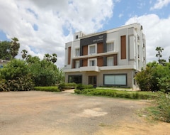 Khách sạn Collection O Hotel Rishi Gardens (Srikalahasthi, Ấn Độ)