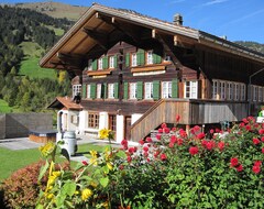 Chalet-Hotel Alpenblick Wildstrubel (St. Stephan, İsviçre)
