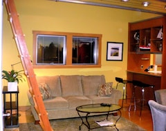 Koko talo/asunto 2 Bdrm- 2 Lofts Ballard Apartment Air Conditioned (Seattle, Amerikan Yhdysvallat)