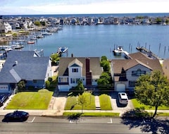 Toàn bộ căn nhà/căn hộ Waterfront Lake/beach House, Three Blocks To The Beach (Point Pleasant Beach, Hoa Kỳ)