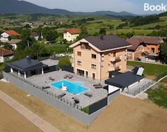 Koko talo/asunto Villa Lamija (Bihać, Bosnia ja Herzegovina)