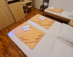Khách sạn R10 - Spacious Room In Hotel, 2 Min To The Beach (Trpanj, Croatia)