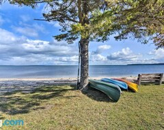 Casa/apartamento entero St Ignace Cottage With Deck And Beach On Lake Huron! (St. Ignace, EE. UU.)