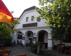 Khách sạn Gastland M1 Restaurant & Conference Center (Budapest, Hungary)