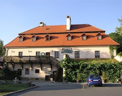 Otel Penzion U Kriveho Psa (Frýdek - Místek, Çek Cumhuriyeti)