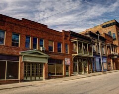 Entire House / Apartment Experience History In A Restored Mining Town (New Lexington, USA)