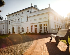 Hotel Schloss Yantarny (Svetlogorsk, Russia)