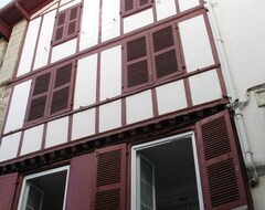 Toàn bộ căn nhà/căn hộ Apartment In Typical Basque Architecture Building - Historic Center (Saint-Jean-de-Luz, Pháp)