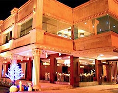 Hotel Clover (Bilaspur, India)