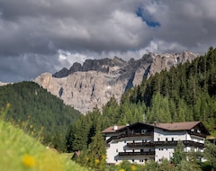 Hotel monte44 (Wolkenstein, İtalya)
