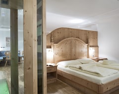Khách sạn Hotel Comploj Adults only (Selva in Val Gardena, Ý)