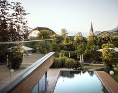 ALPIANA - green luxury Dolce Vita Hotel (Lana, İtalya)
