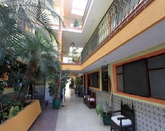 Hotel Mesón De La Luna (Queretaro, Mexico)