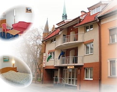 Khách sạn Sohaz Es Apartmanszalloda (Szolnok, Hungary)
