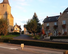 Toàn bộ căn nhà/căn hộ On The Town Sqaure Next To The Church, Built In The 13th Century. (Azerables, Pháp)