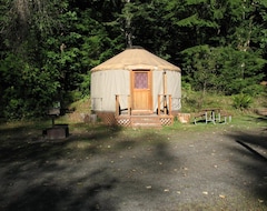 Khách sạn Mount Hood Village Premium Yurt 4 (Welches, Hoa Kỳ)