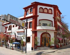 Khách sạn Hotel Bristol (Termas de Río Hondo, Argentina)