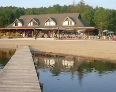 Khách sạn Domaine du Lac Chambon (Murol, Pháp)
