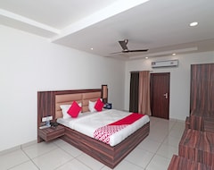 Khách sạn OYO 15116 Woods Inn (Rudrapur, Ấn Độ)