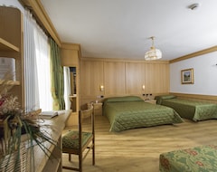 Khách sạn Dolomiten Hotel Irma (Canazei, Ý)