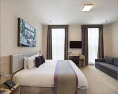 OYO Townhouse 30 Sussex Hotel (Loughton, United Kingdom)