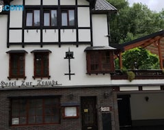 Khách sạn Hotel-Restaurant Zur Traube (Altenahr, Đức)