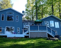Entire House / Apartment Charleston Lake Summer Retreat - (winter Is Lovely ) (Lansdowne, Canada)