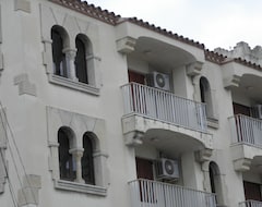 Hotel Esmeralda Apartments (Cambrils, Spain)