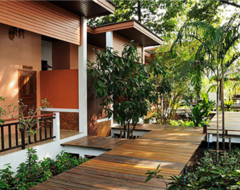 Bed & Breakfast Tree House (Si Saket, Thái Lan)