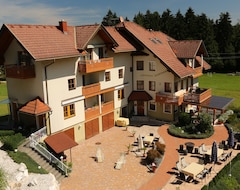 Hotel Karoline (Finkenstein, Austria)