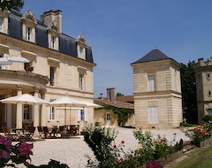 Hotel Chateau Pomys (Saint-Estèphe, France)