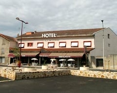 Khách sạn Hotel Restaurant Les Glycines (Vieille-Brioude, Pháp)