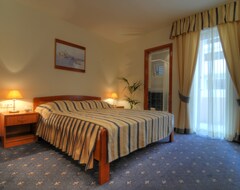 Khách sạn Hotel Rosina (Makarska, Croatia)