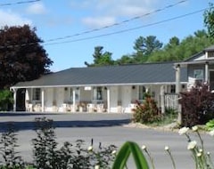 Khách sạn Boathouse Country Inn (Rockport, Canada)