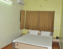 Otel Sara (Jalgaon, Hindistan)