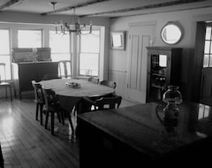 Koko talo/asunto Charming 1900s Farmhouse In Lake Placid With Outdoor Space (Lake Placid, Amerikan Yhdysvallat)