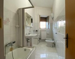 Toàn bộ căn nhà/căn hộ Apartment With Bedroom, Living Room, Equipped Kitchen And Bathroom (Tufara, Ý)