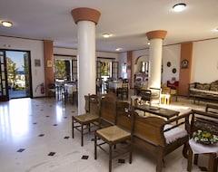 Khách sạn Adonis Hotel (Kamari, Hy Lạp)